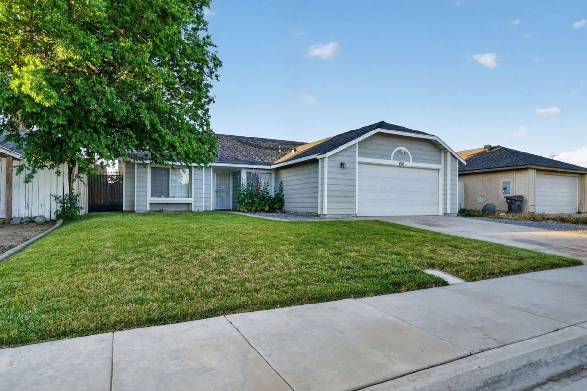 House for rent at 705 Desert Calico Dr, Lancaster, CA 93534