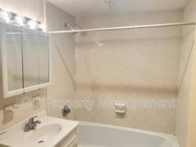 Apartment for rent at 713 W Church St #6, Champaign, IL 61821