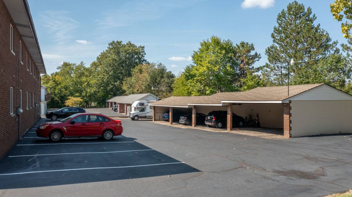 Apartment for rent at 513-531 Center Ave, Cuyahoga Falls, OH 44221