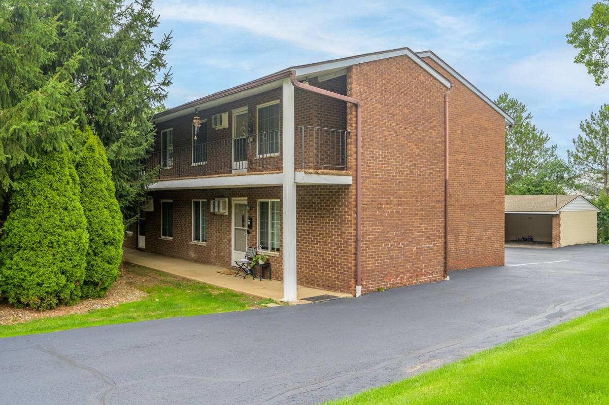 Apartment for rent at 513-531 Center Ave, Cuyahoga Falls, OH 44221