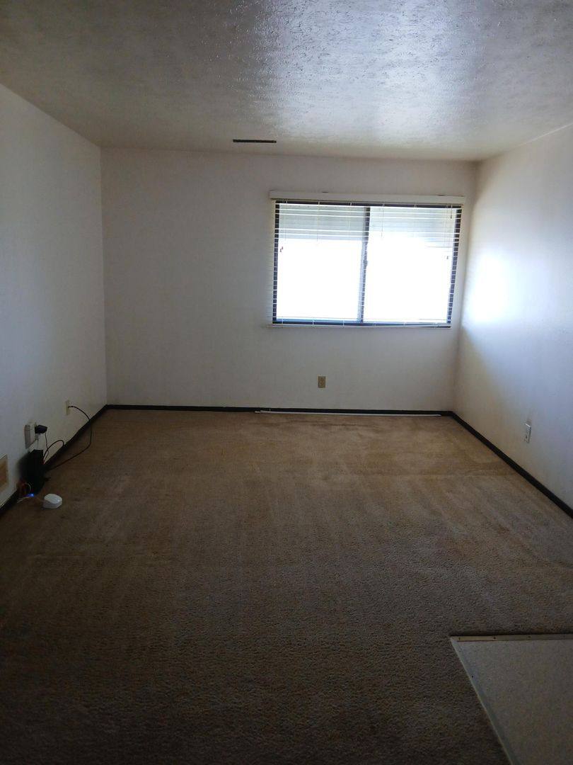 Apartment for rent at 7104 Hillandale Rd, Davenport, IA 52806