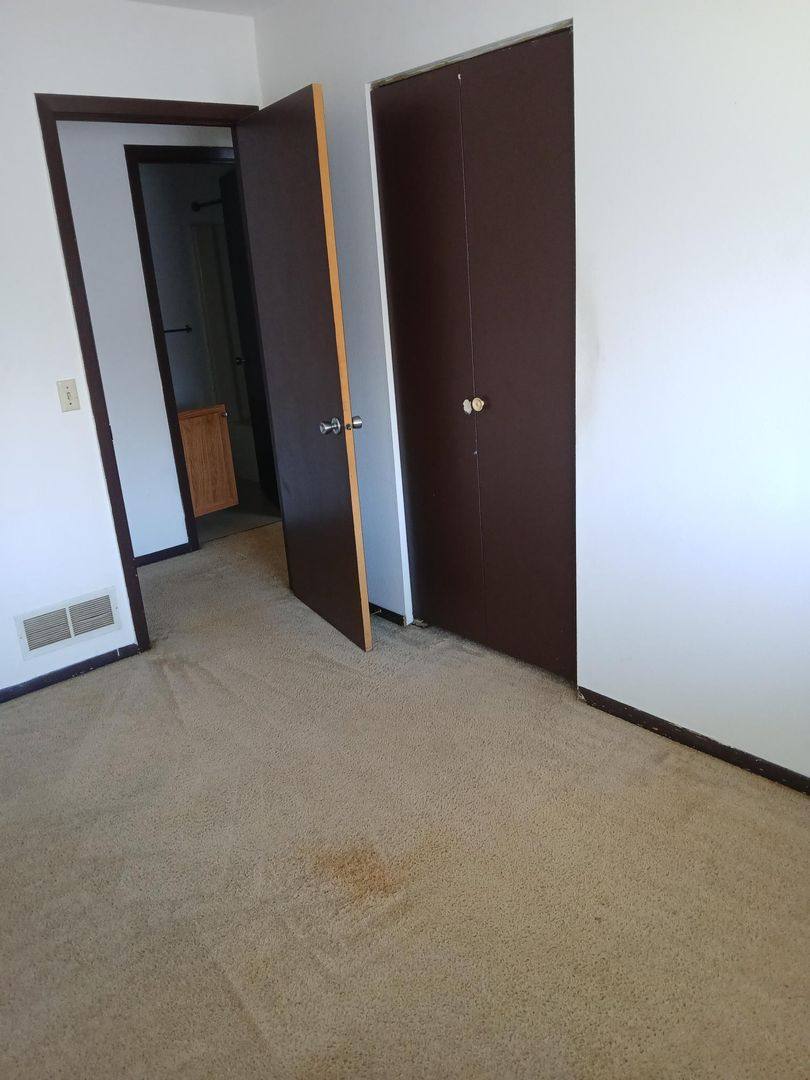 Apartment for rent at 7104 Hillandale Rd, Davenport, IA 52806