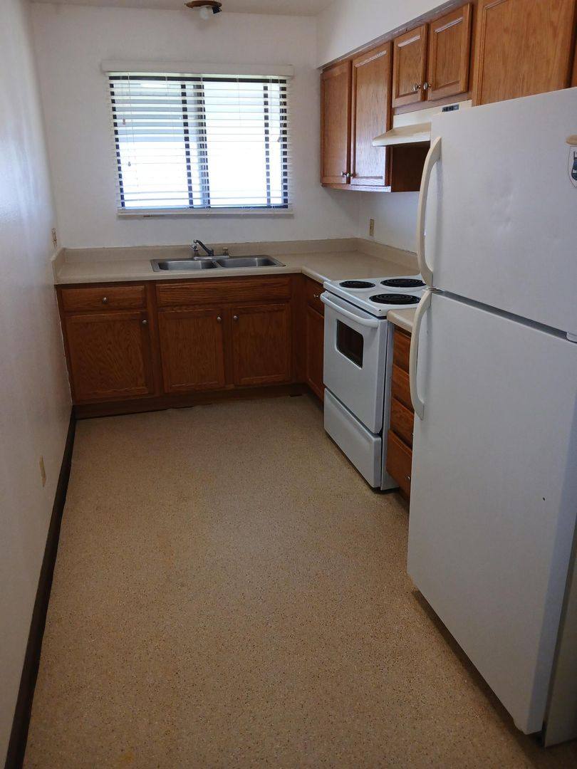 Apartment for rent at 7104 Hillandale Rd, Davenport, IA 52806