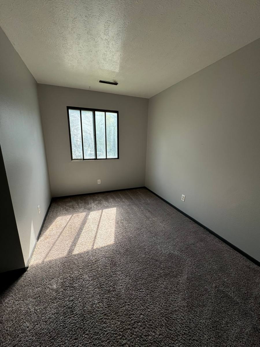 Apartment for rent at 7104 Hillandale Rd, Davenport, IA 52806