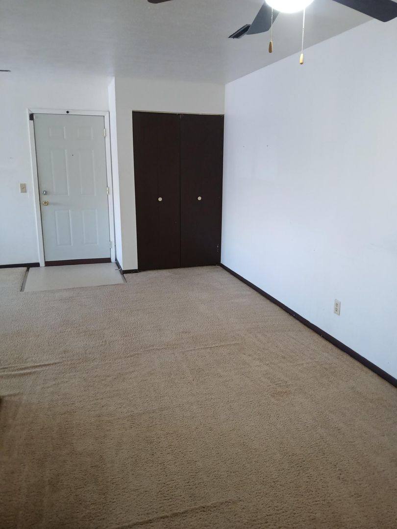Apartment for rent at 7104 Hillandale Rd, Davenport, IA 52806