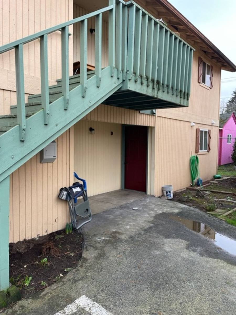 Apartment for rent at 4230-4242 State St, Salem, OR 97301