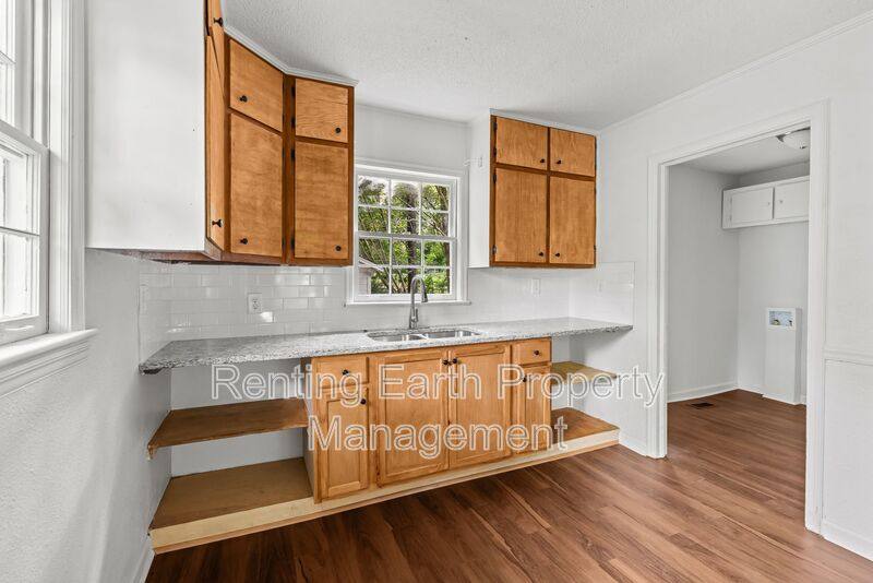 House for rent at 832 Meadowbrook Dr, Birmingham, AL 35215