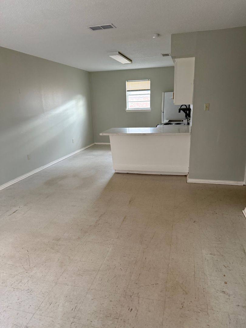 Apartment for rent at 207 S Sugar Rd, Pharr, TX 78577