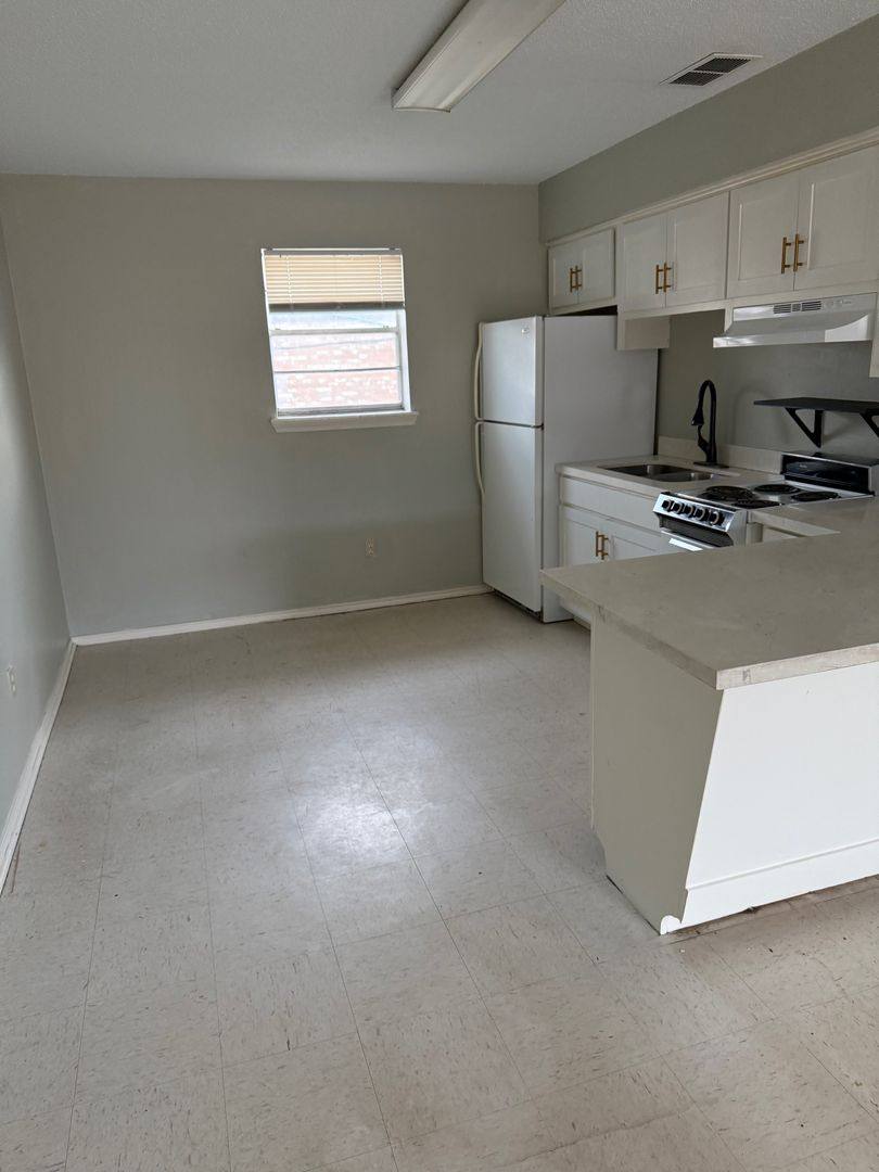 Apartment for rent at 207 S Sugar Rd, Pharr, TX 78577