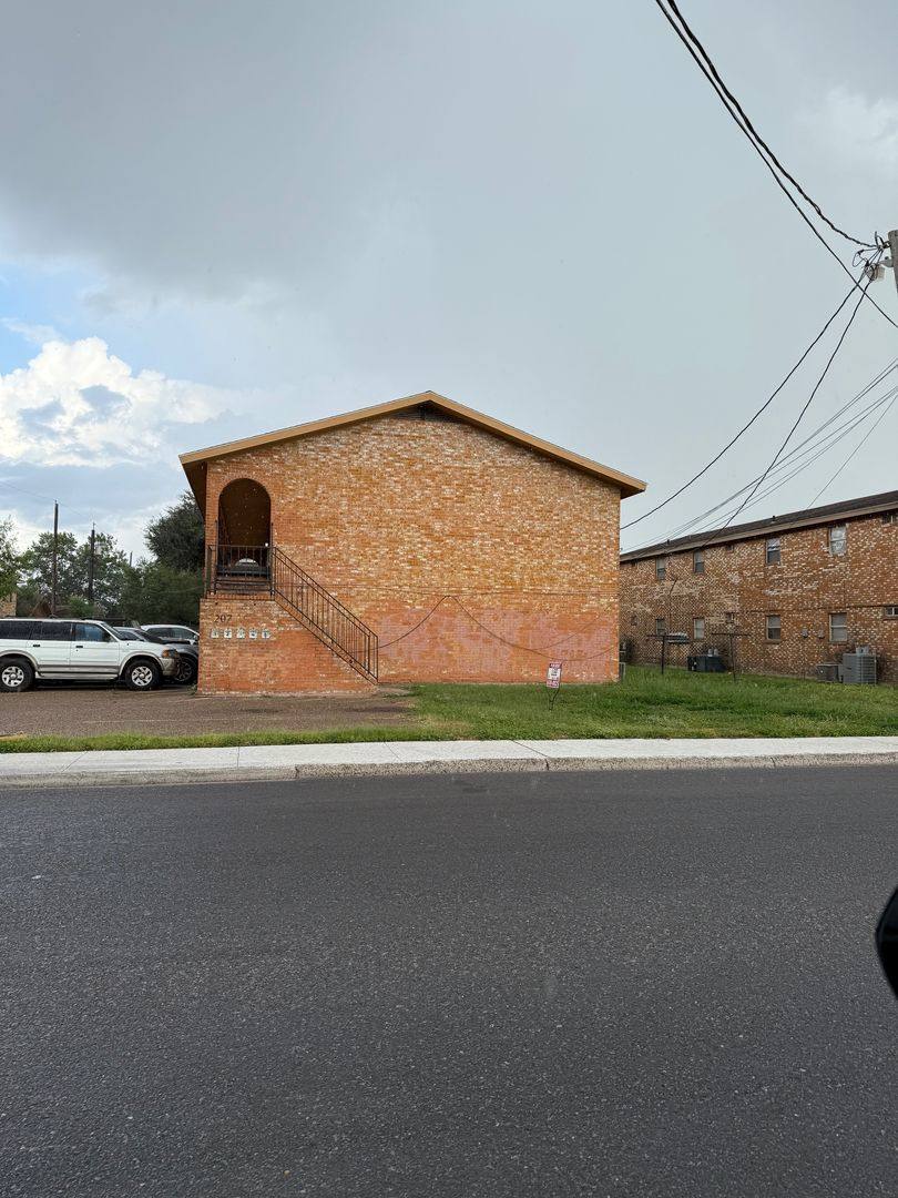Apartment for rent at 207 S Sugar Rd, Pharr, TX 78577