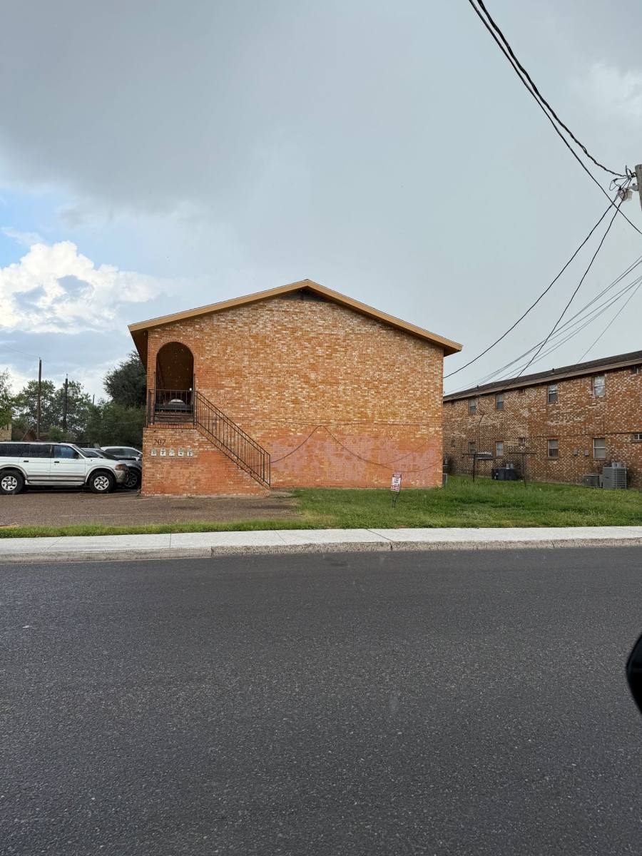 Apartment for rent at 207 S Sugar Rd, Pharr, TX 78577