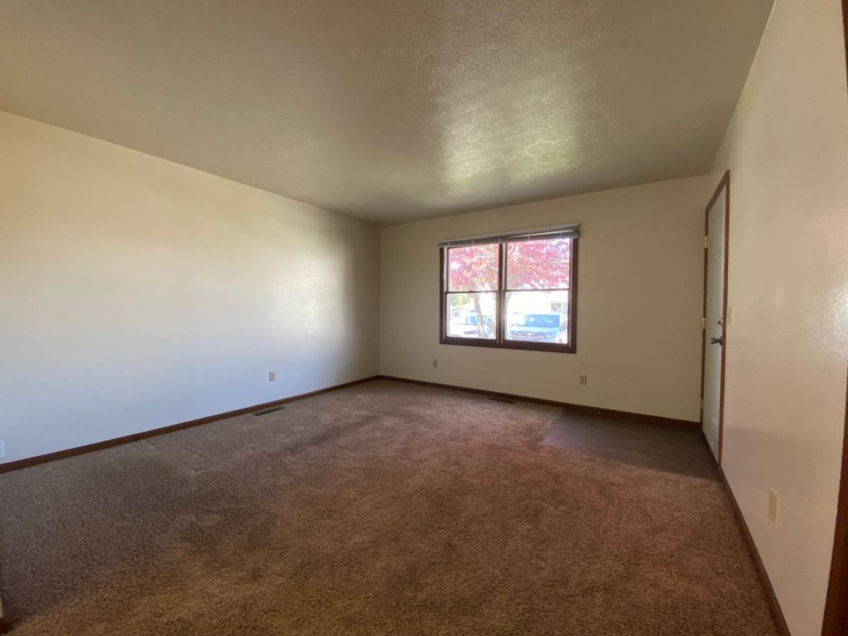 Apartment for rent at 122 S Silverwood Lane, Goshen, IN 46526