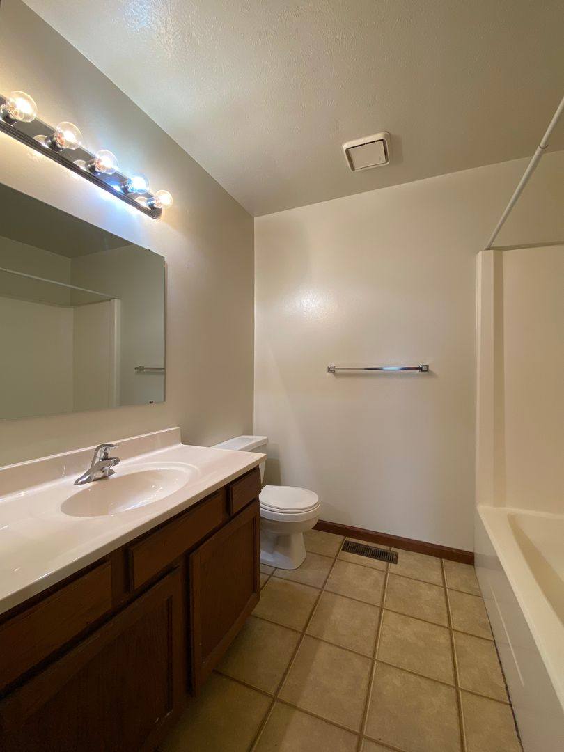Apartment for rent at 122 S Silverwood Lane, Goshen, IN 46526