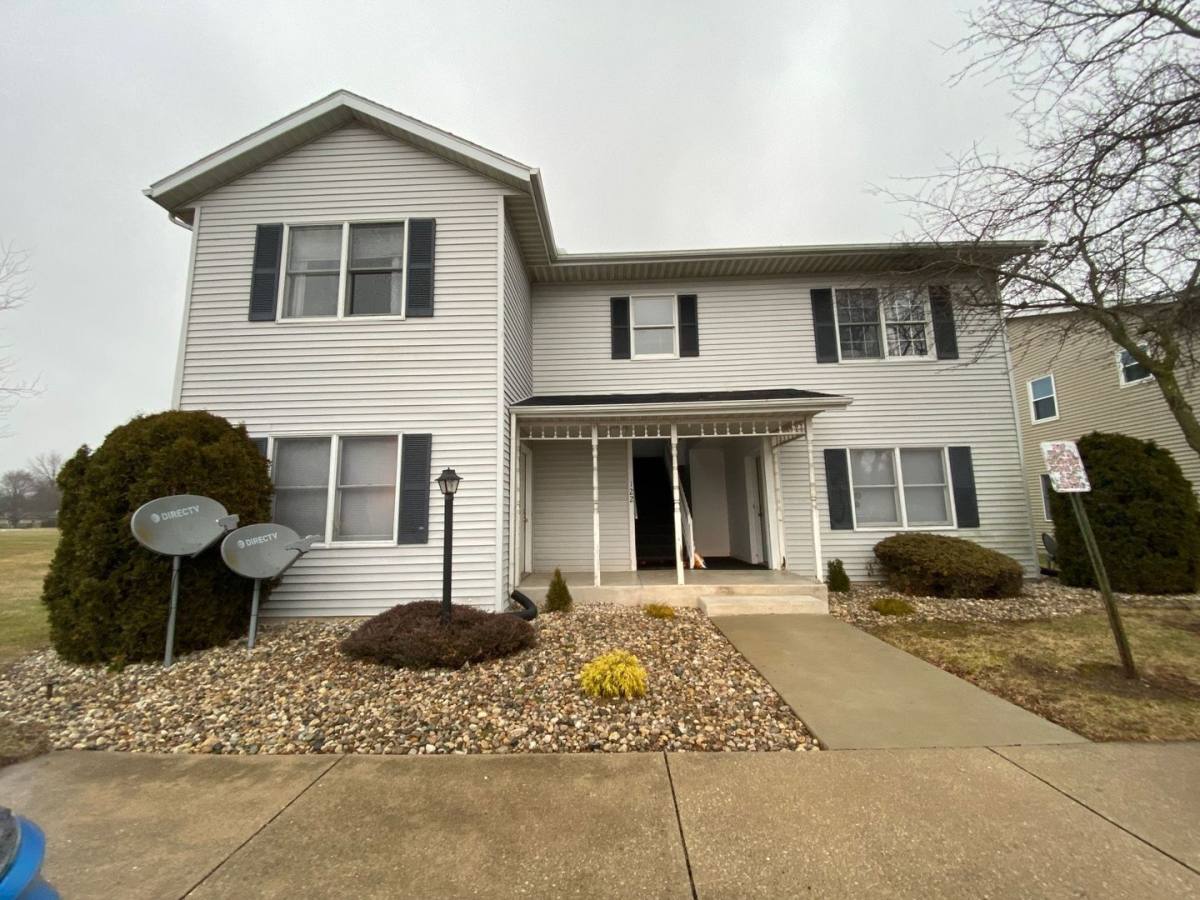 Apartment for rent at 122 S Silverwood Lane, Goshen, IN 46526