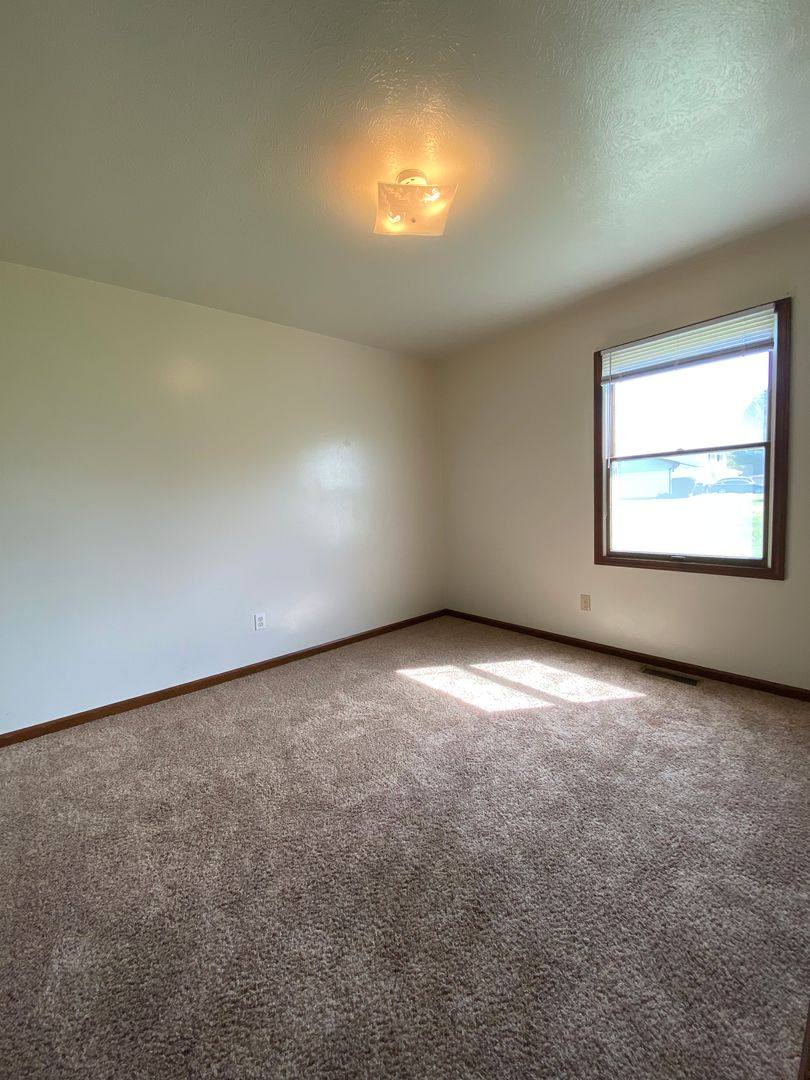Apartment for rent at 122 S Silverwood Lane, Goshen, IN 46526