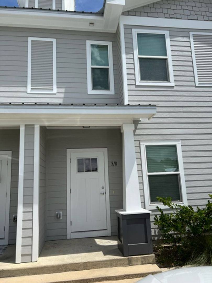 Townhouse for rent at 318 N Sand Palm Rd, Freeport, FL 32439
