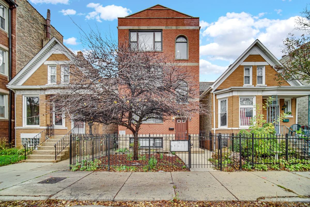 Apartment for rent at 2218 W Augusta Blvd, Chicago, IL 60622