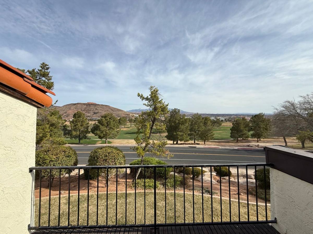 Townhouse for rent at 300 W 2025 S, Saint George, UT 84770
