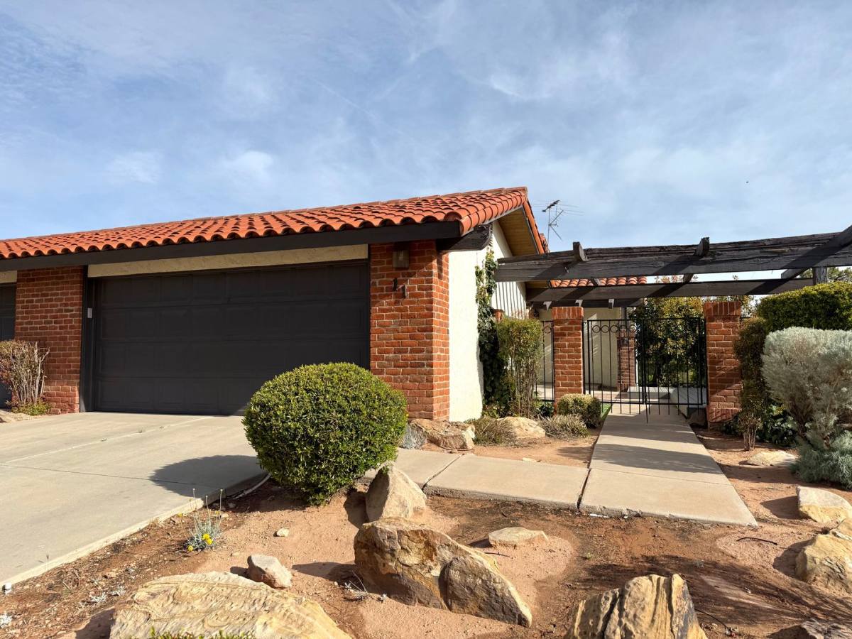 Townhouse for rent at 300 W 2025 S, Saint George, UT 84770