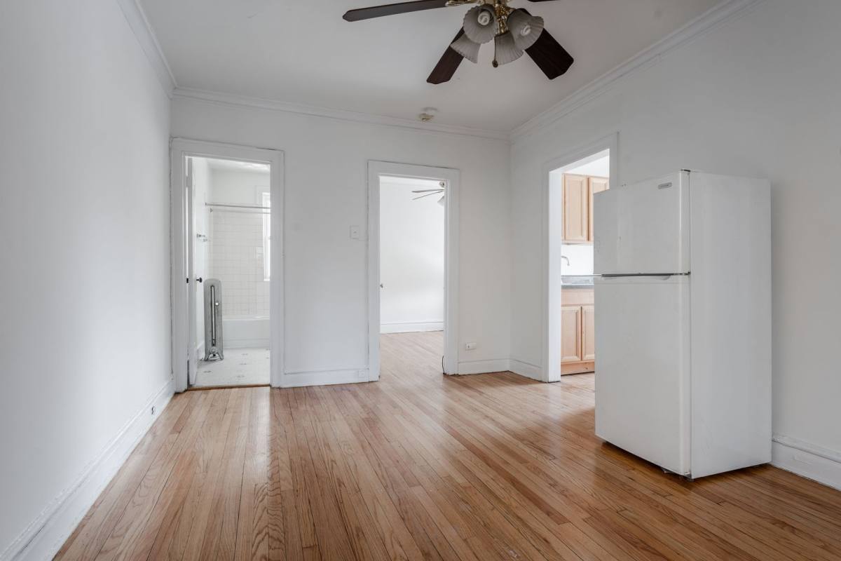 Apartment for rent at 1416-1422 W Hutchinson St, Chicago, IL 60613