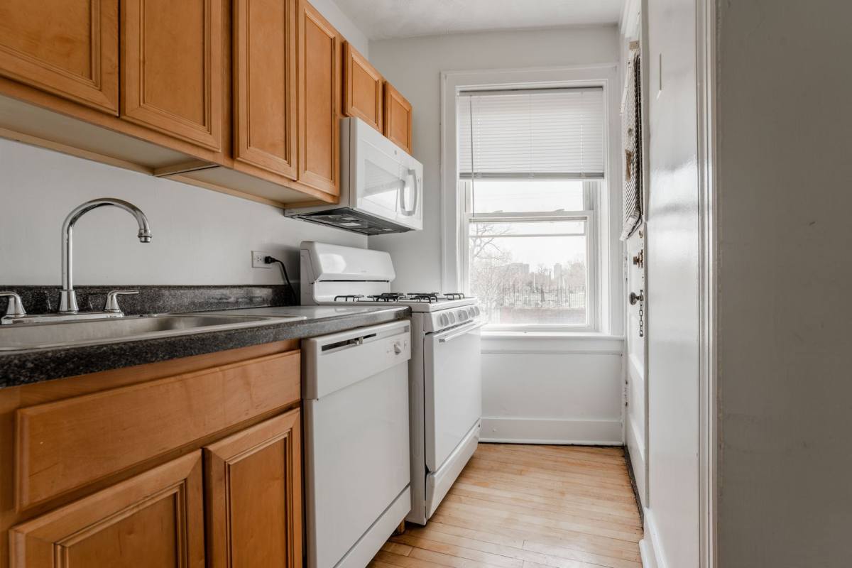 Apartment for rent at 1416-1422 W Hutchinson St, Chicago, IL 60613