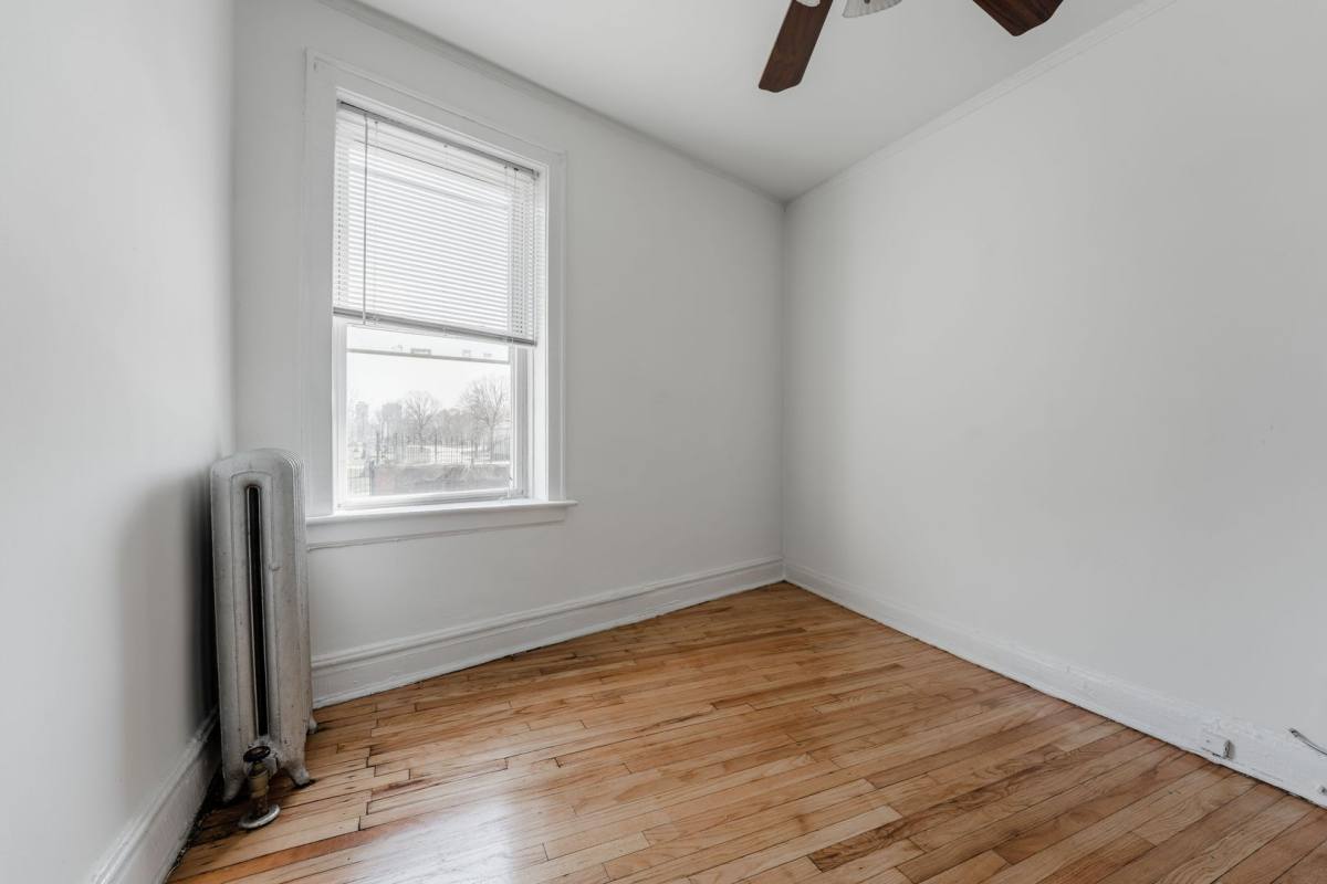 Apartment for rent at 1416-1422 W Hutchinson St, Chicago, IL 60613