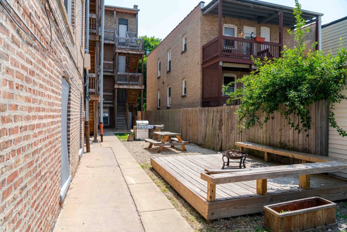 Apartment for rent at 4730 - 4744 N Whipple St, Chicago, IL 60625