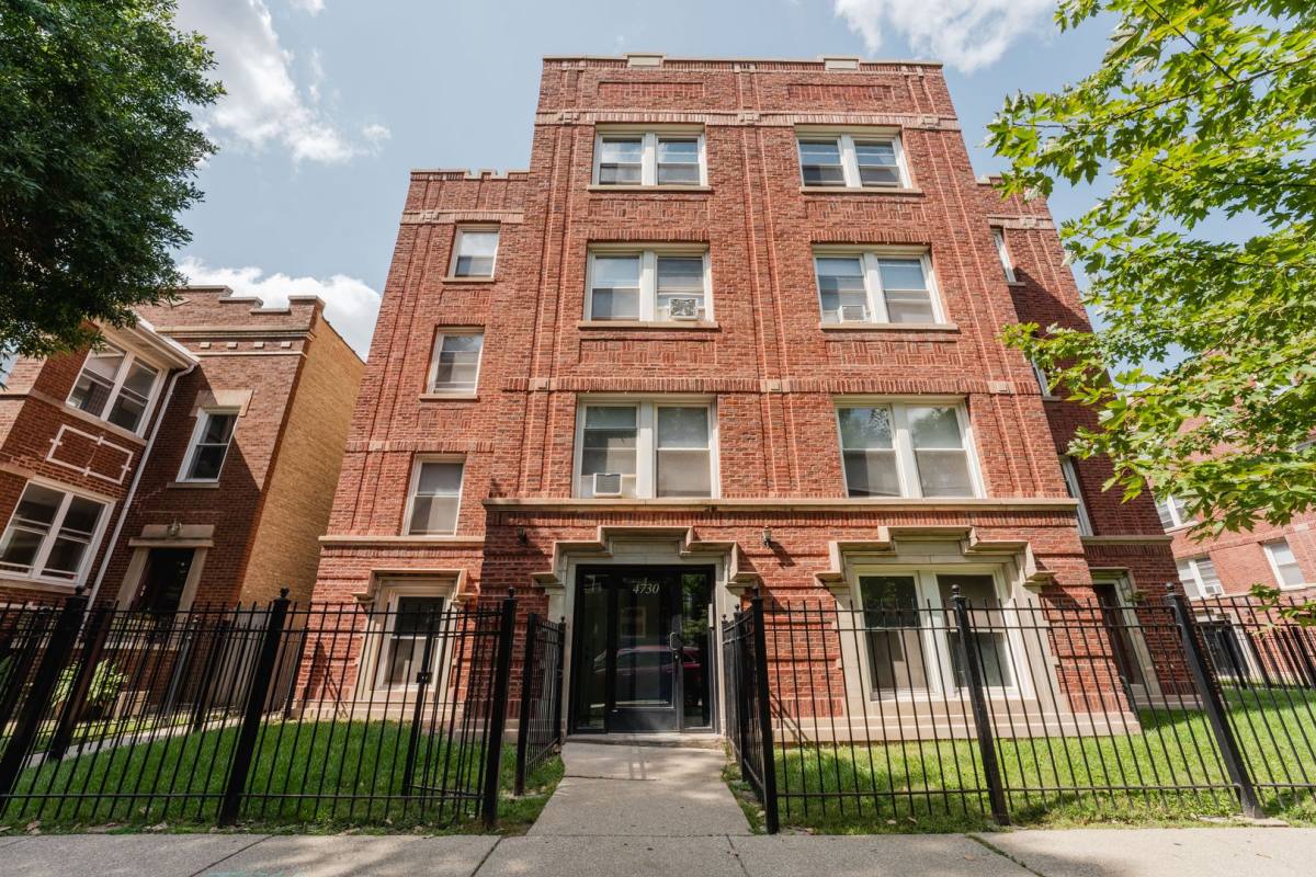 Apartment for rent at 4730 - 4744 N Whipple St, Chicago, IL 60625