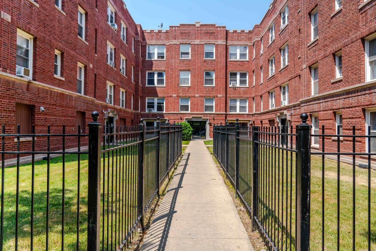 Apartment for rent at 4730 - 4744 N Whipple St, Chicago, IL 60625