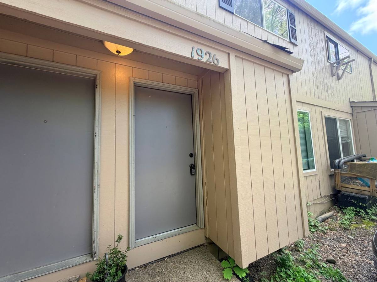 Apartment for rent at 1924 - 1930 SW Hume Court, Portland, OR 97219