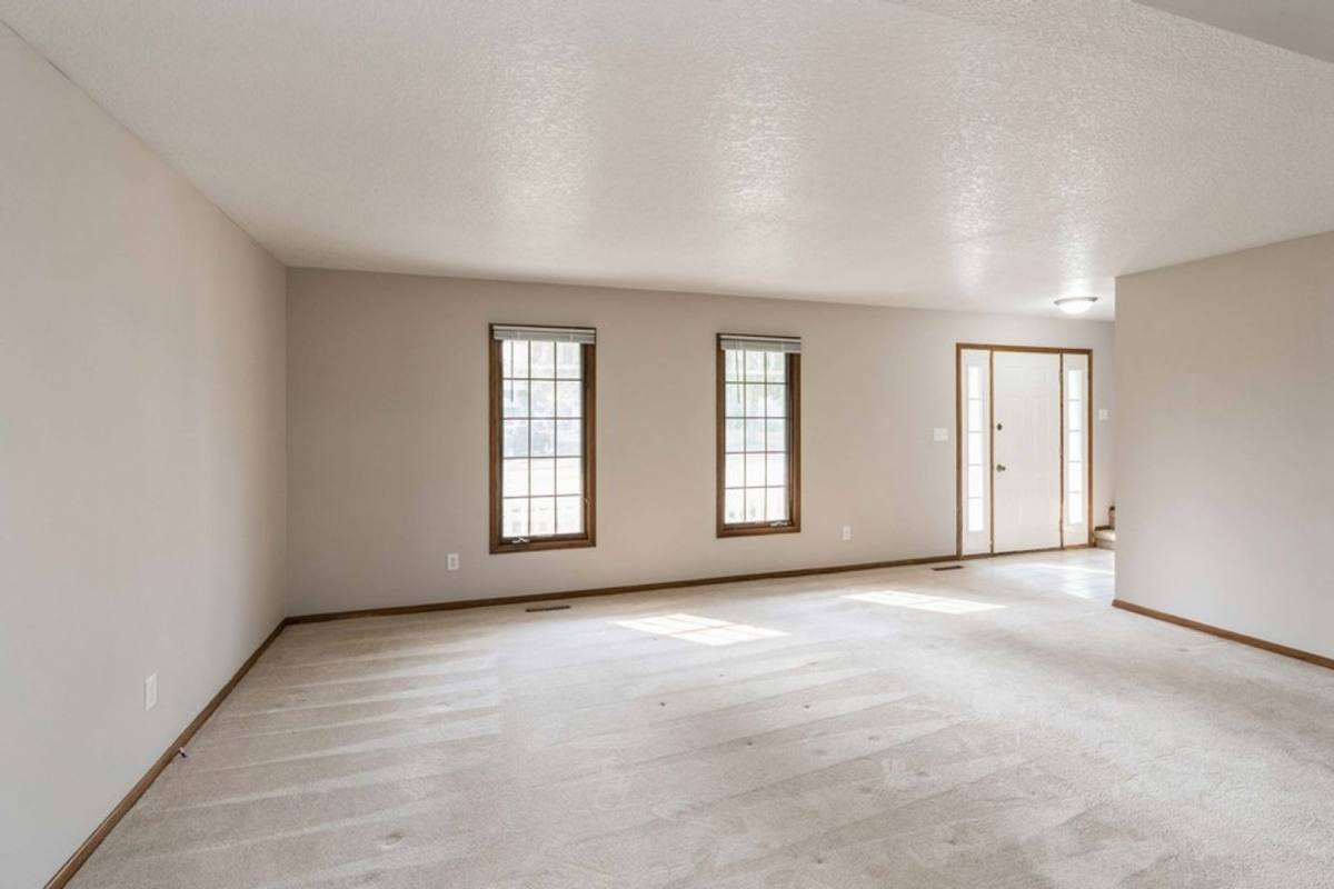 House for rent at 4728 67th St, Urbandale, IA 50322