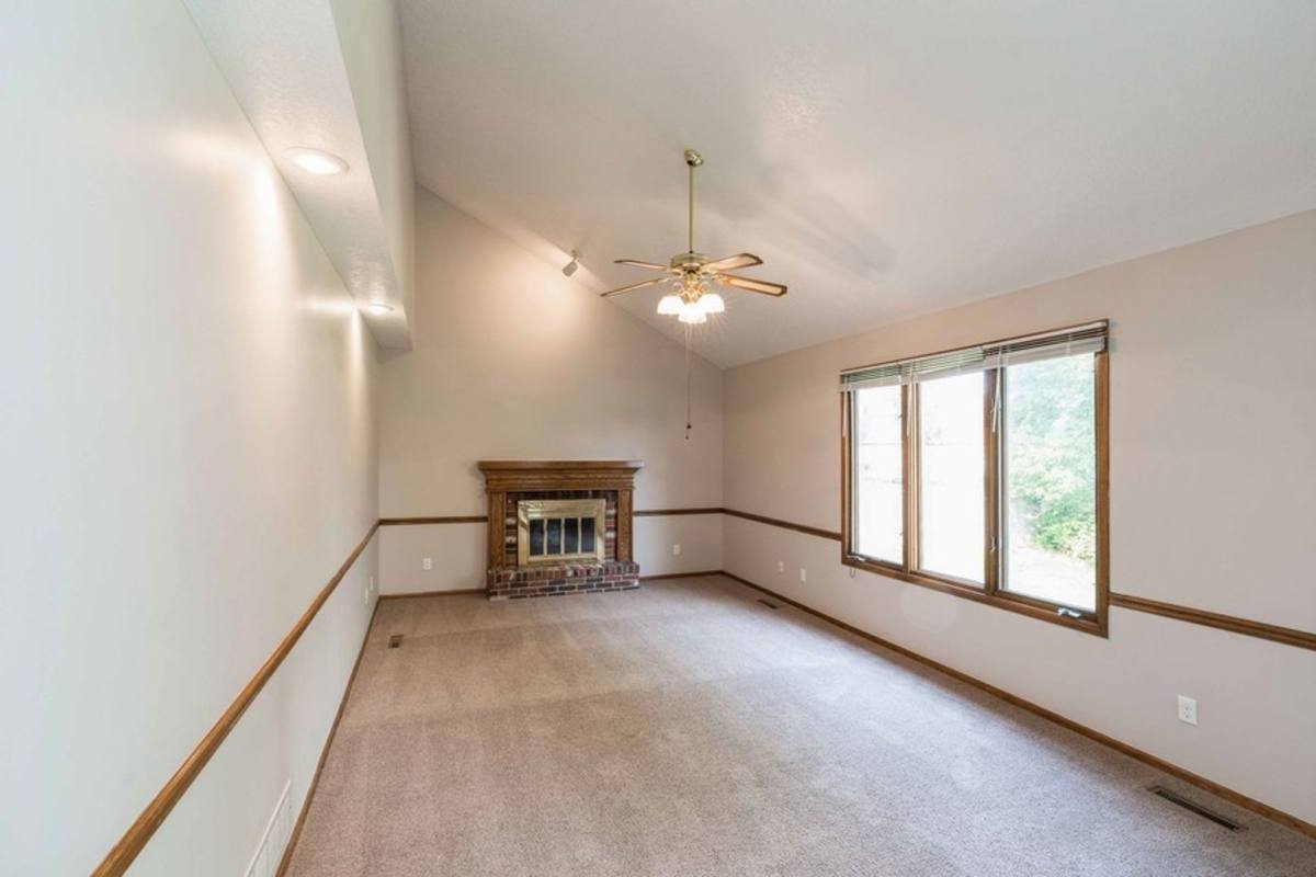 House for rent at 4728 67th St, Urbandale, IA 50322