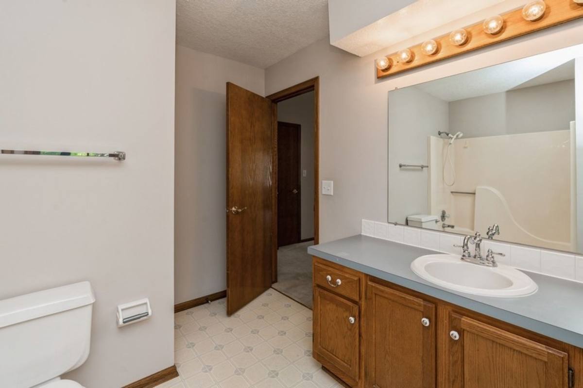House for rent at 4728 67th St, Urbandale, IA 50322