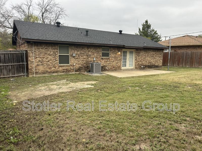 House for rent at 1105 Saturn Dr, Cedar Hill, TX 75104
