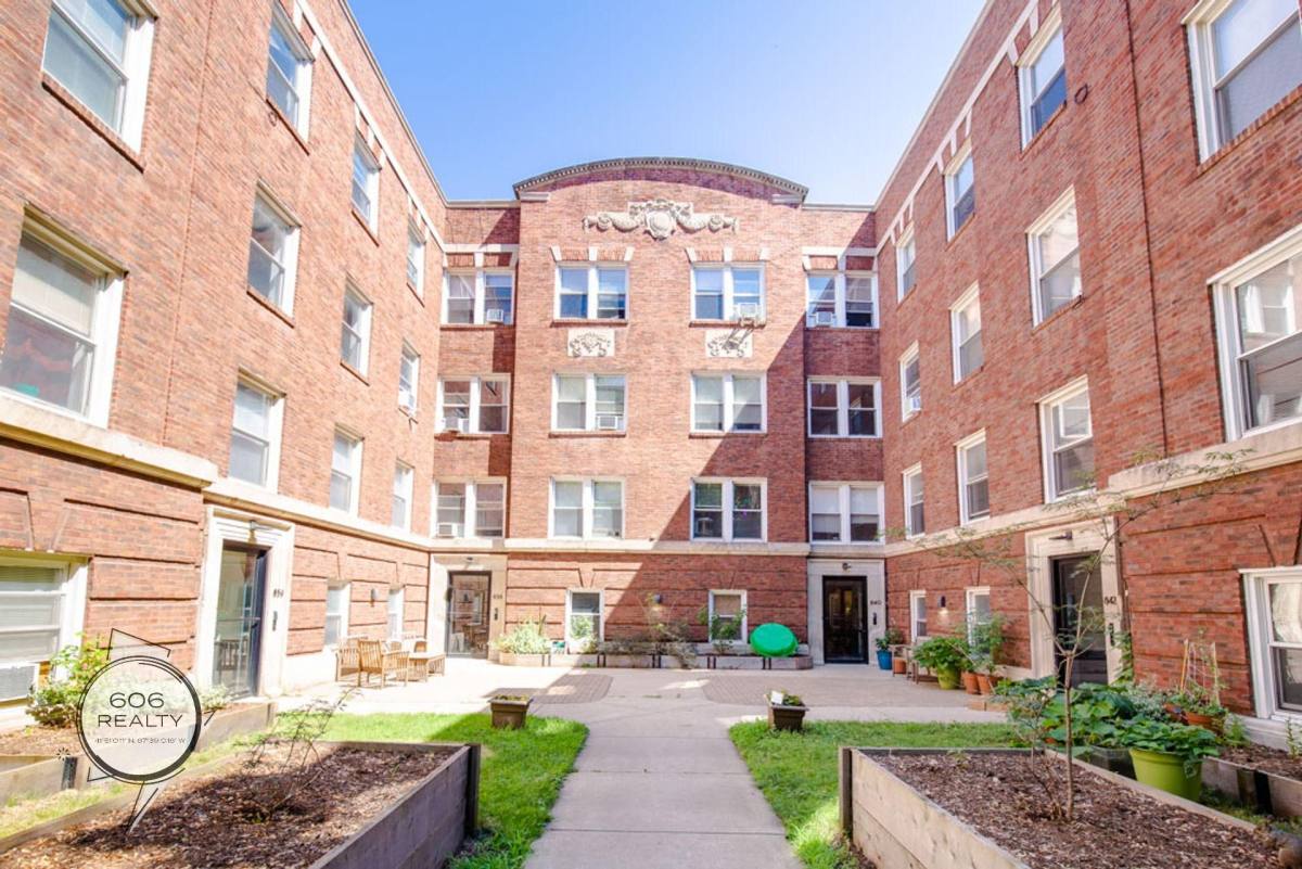 Apartment for rent at 836-842 E 53rd St, Chicago, IL 60615