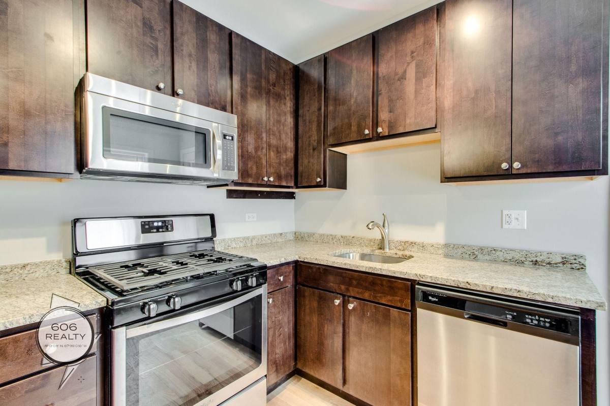 Apartment for rent at 836-842 E 53rd St, Chicago, IL 60615