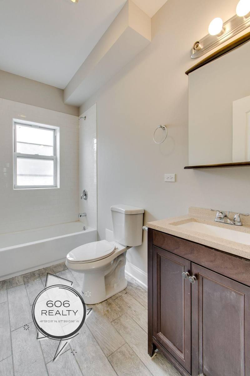 Apartment for rent at 836-842 E 53rd St, Chicago, IL 60615