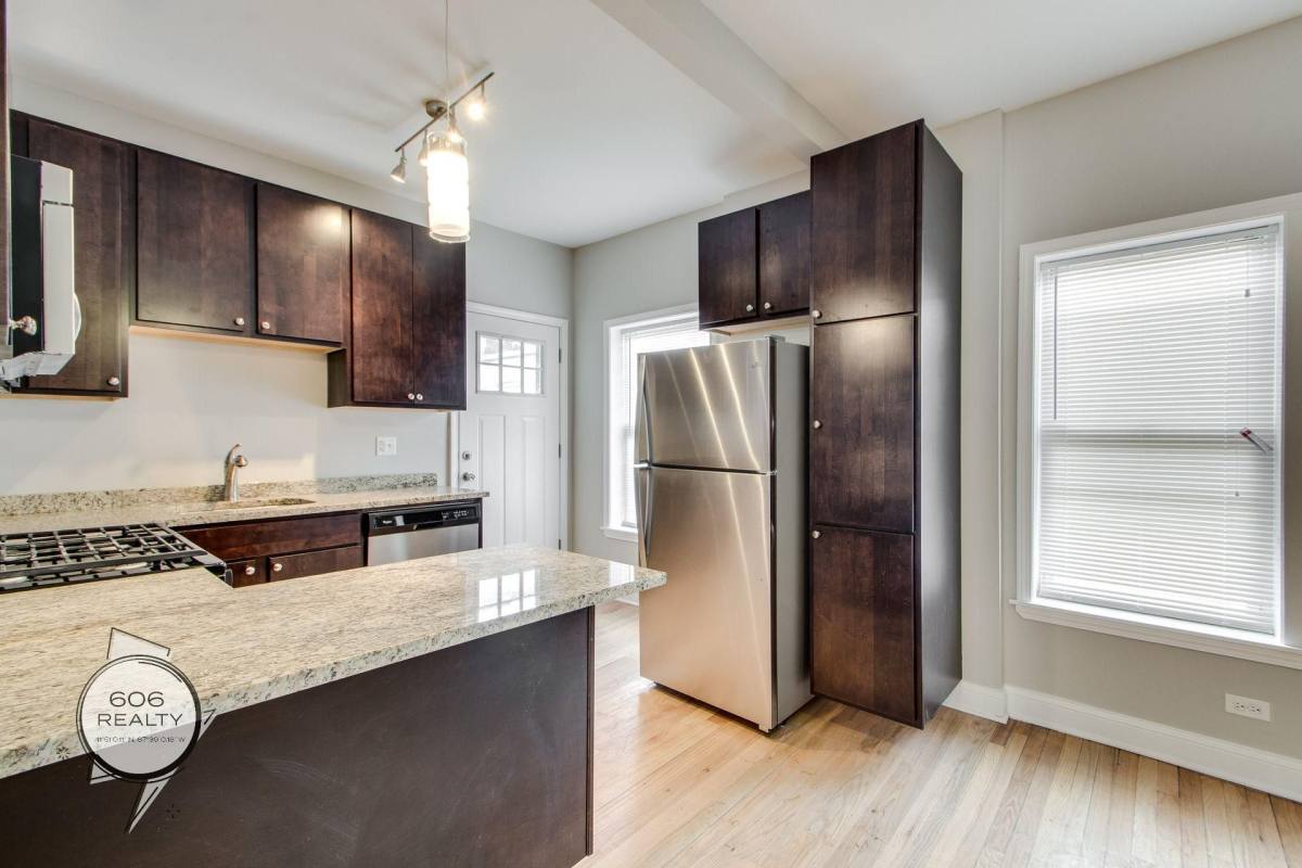 Apartment for rent at 836-842 E 53rd St, Chicago, IL 60615