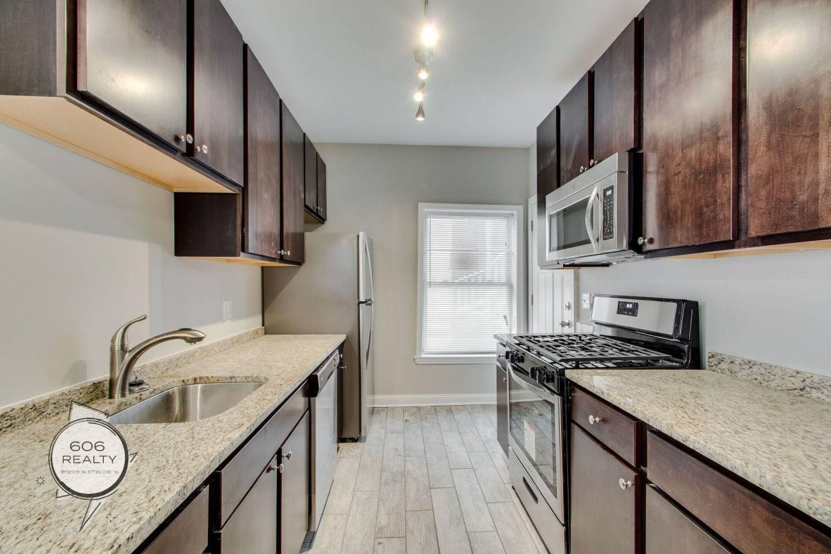 Apartment for rent at 836-842 E 53rd St, Chicago, IL 60615