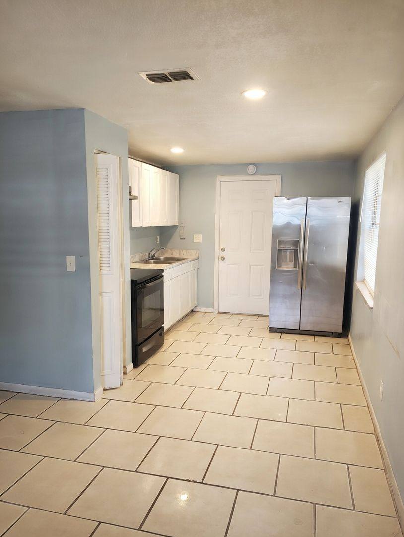 Apartment for rent at 5204 N 45th St, Tampa, FL 33610
