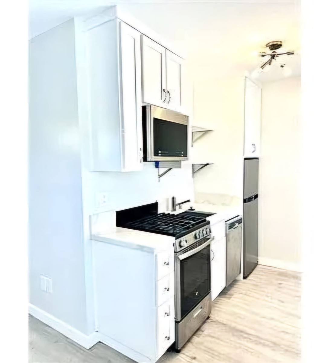 Apartment for rent at 613 S Prairie Ave, Inglewood, CA 90301