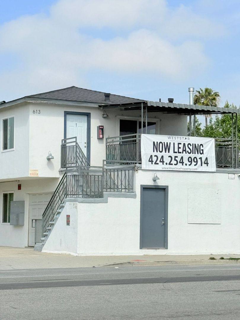 Apartment for rent at 613 S Prairie Ave, Inglewood, CA 90301