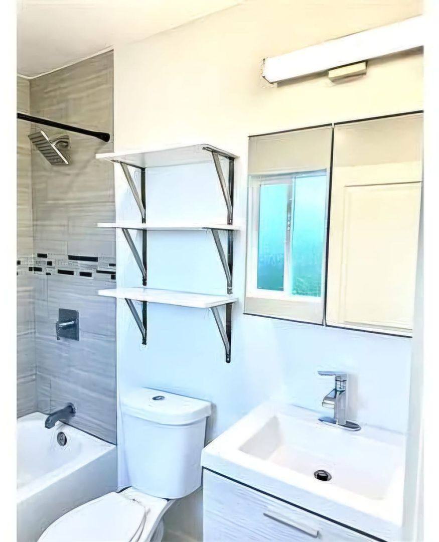 Apartment for rent at 613 S Prairie Ave, Inglewood, CA 90301
