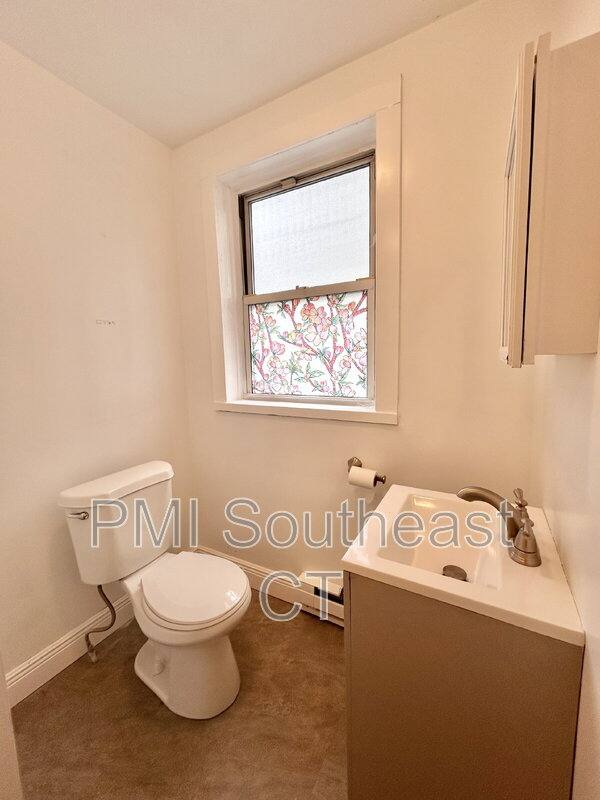Apartment for rent at 200 Montauk Ave #2B, New London, CT 06320