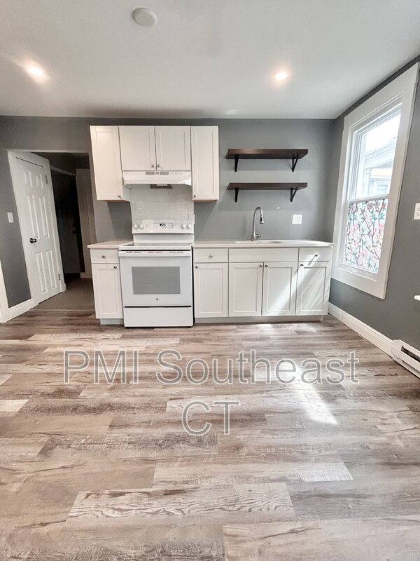 Apartment for rent at 200 Montauk Ave #2B, New London, CT 06320