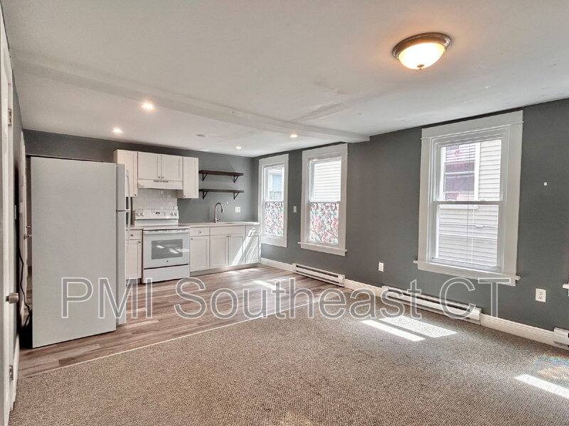 Apartment for rent at 200 Montauk Ave #2B, New London, CT 06320