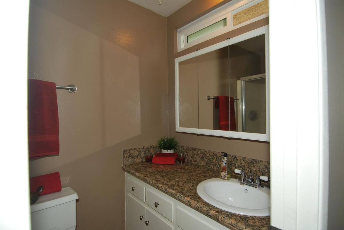 Apartment for rent at 10437 La Reina Ave, Downey, CA 90241