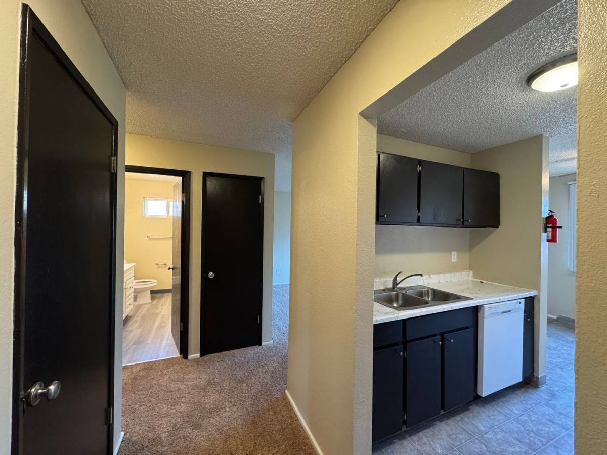 6102 6th Ave, Tacoma, WA 98406 - Apartment for Rent - Image 3