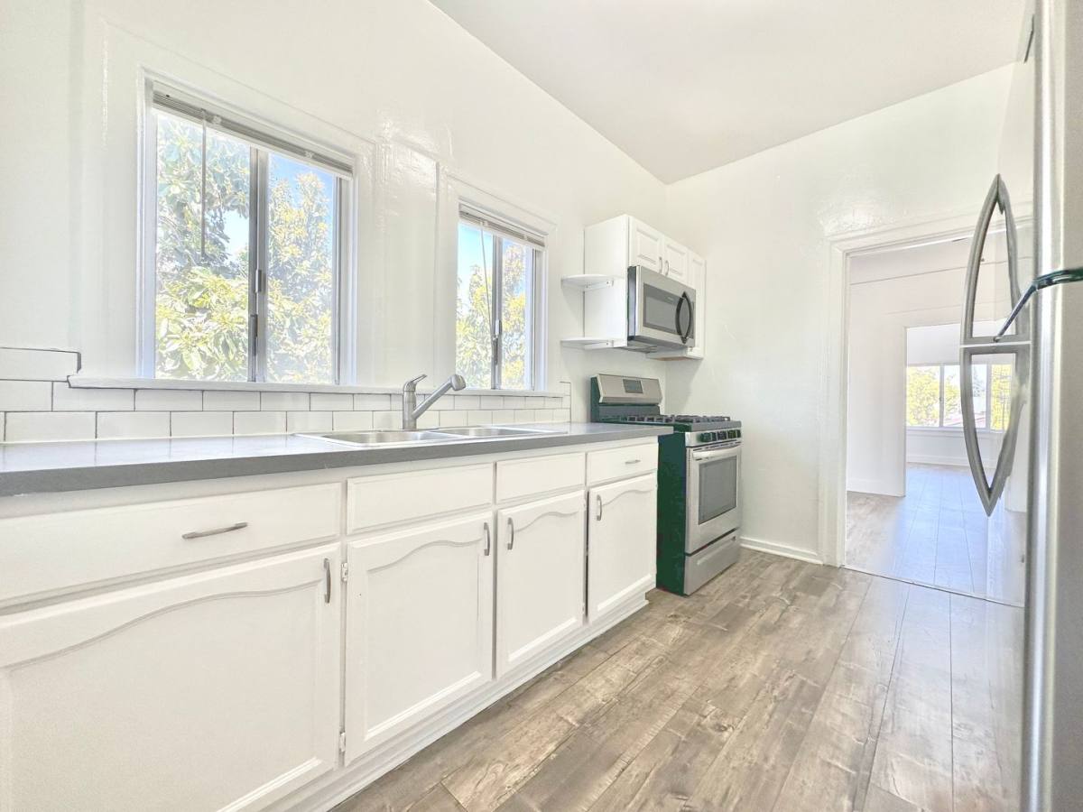 Apartment for rent at 1148 E 48th St, Los Angeles, CA 90011