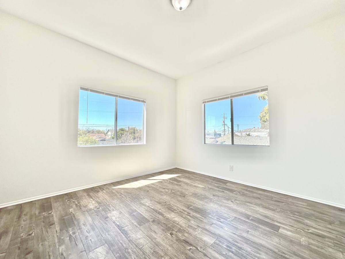 Apartment for rent at 1148 E 48th St, Los Angeles, CA 90011